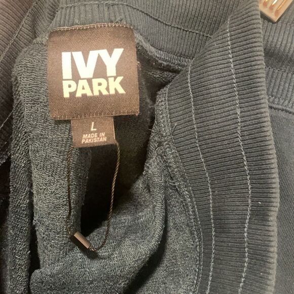 Ladies ivy PARK SHORT SHORTS - Picture 4 of 6